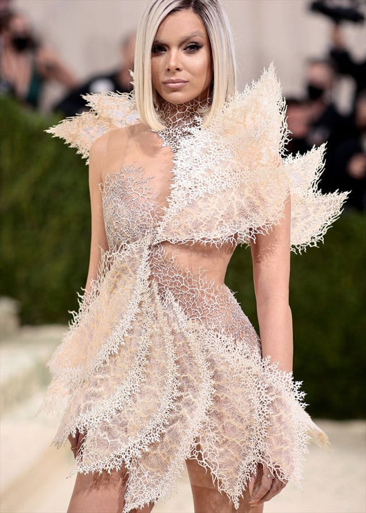 Vestido Bandage Sin Mangas con Encaje y Diseño Irregular - Image 6