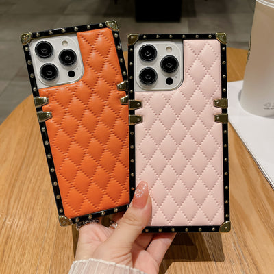 Funda Protectora 3D en Piel de Oveja Antiimpactos para Celular - Image 3