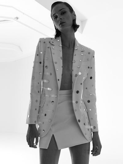 Blazer Elegante con Detalles de Perlas y Botón Decorativo - Image 12