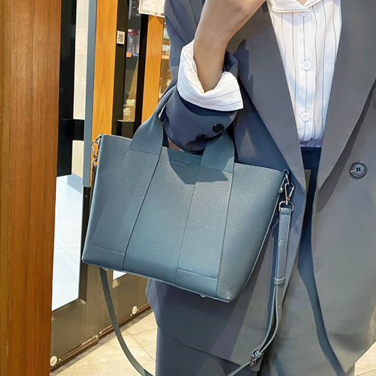 Bolso Tote de Cuero Genuino para Mujer - Diseño Minimalista y Funcional - Image 11