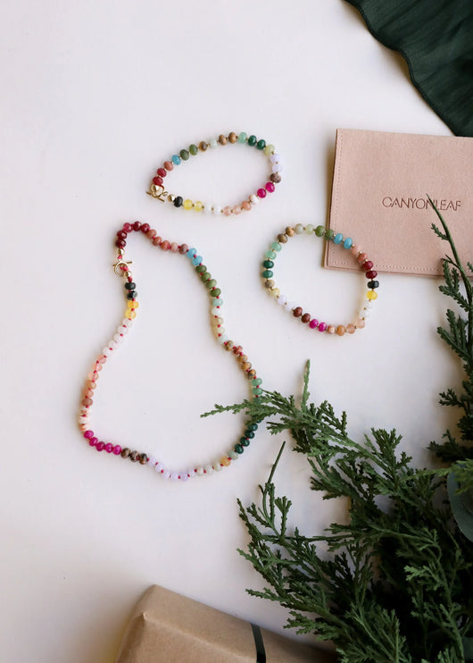 Colar de Pedras Naturais + Fecho Banhado a Ouro 14k : Sedona