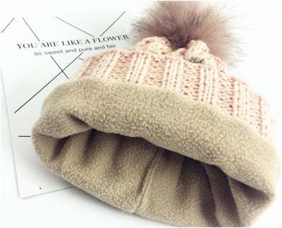 Conjunto de Bufanda, Gorro y Guantes Tejidos en Tonos Cálidos - Image 5