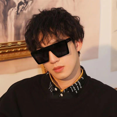 Fashion one-piece large rim sunglasses with a transparent champagne frame and brown gradient lenses. - Image 2