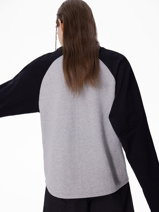 Blusa Holgada Unisex con Bordado en Mangas - Image 4