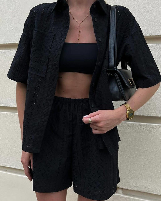 Blusa Corta con Cuello de Solapa y Detalles Calados para Mujer - Image 9