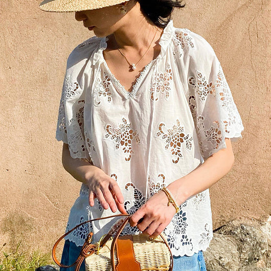 Blusa Blanca Estilo Francés con Encaje Bordado y Manga Corta - Image 4