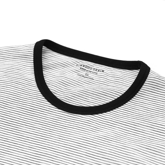 Playera de Rayas Blancas y Negras con Estampado de Letras - Image 9