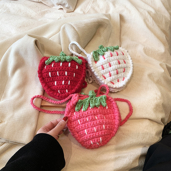 Bolsa Infantil Tejida a Mano con Diseño de Fresa en Lana