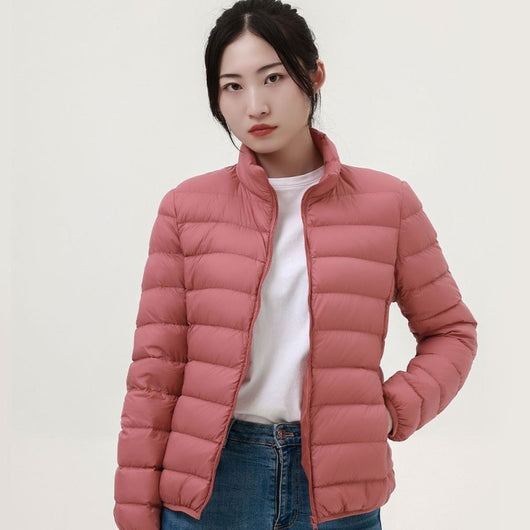 Chaqueta Corta Acolchada de Plumón para Mujer con Capucha y Cuello Alto