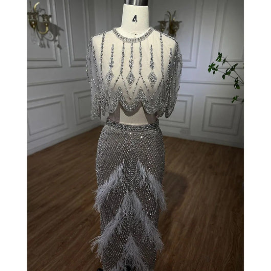 Vestido de Noche Elegante Slim Fit con Chal Pluma Plateado para Anfitriona - Image 10