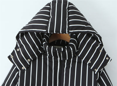 Abrigo de Algodón Negro con Rayas y Capucha para Mujer - Image 11