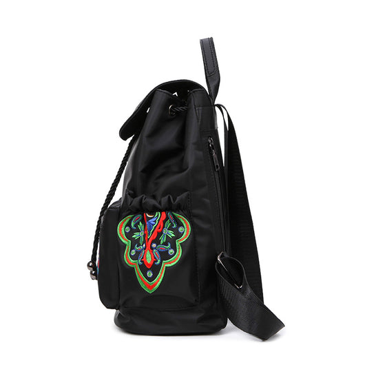 Mochila Étnica Bordada para Mujer con Diseño Artesanal - Image 5