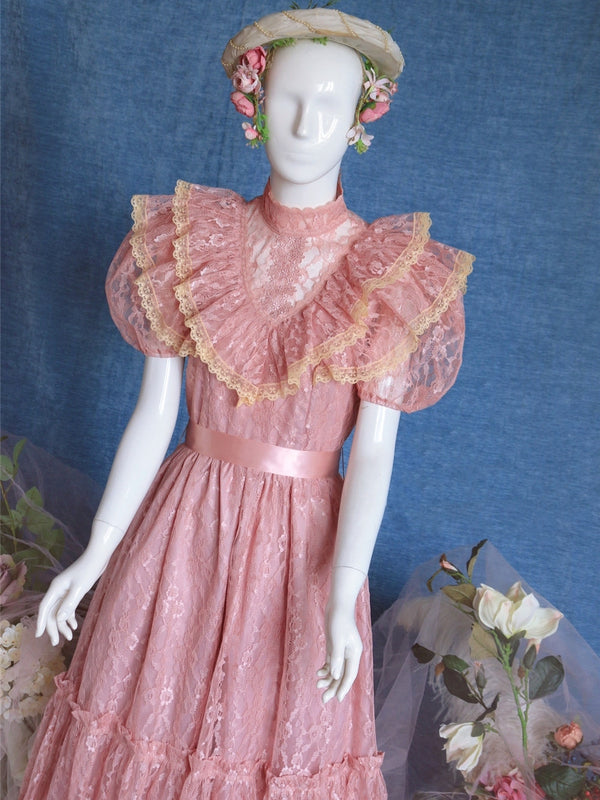 Vestido Vintage de Encaje con Volantes y Manga Corta en Tonos Suaves - Image 5