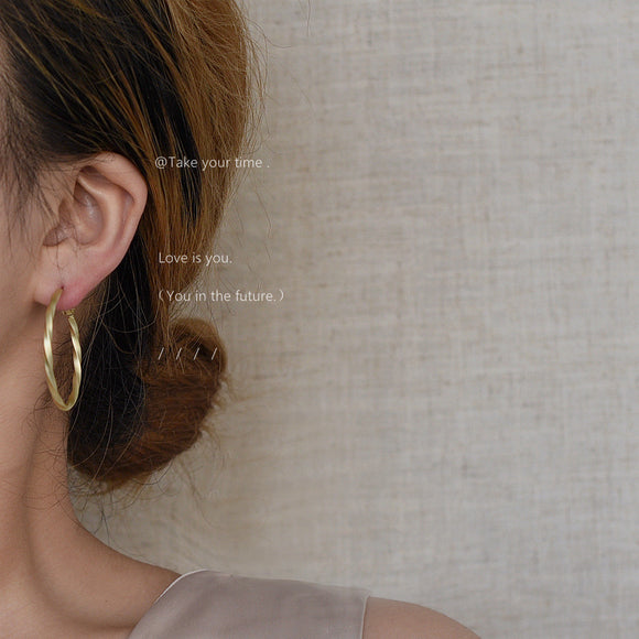 Aretes de Oro Plegados