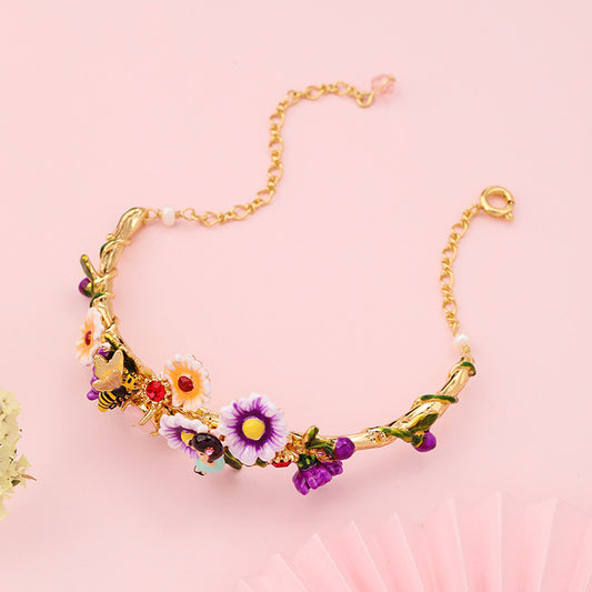 Pulsera de Flores Esmaltadas Pintadas a Mano - Diseño Abeja y Corazón