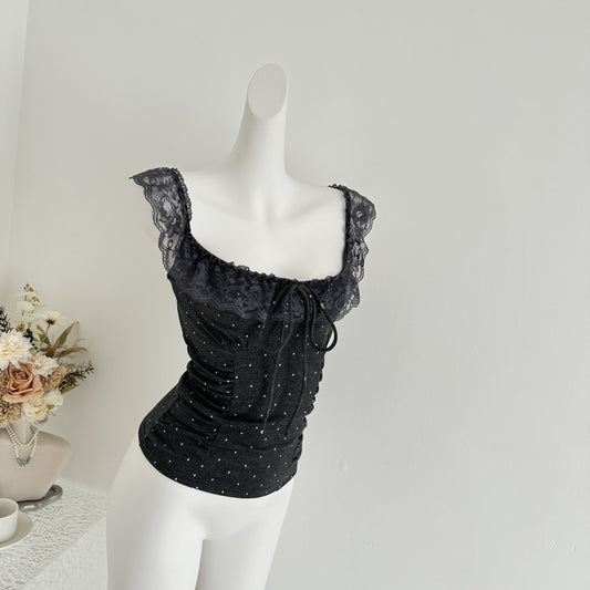 Blusa Crop Ajustada con Volantes, Encaje y Lunares - Manga Casquete - Image 2