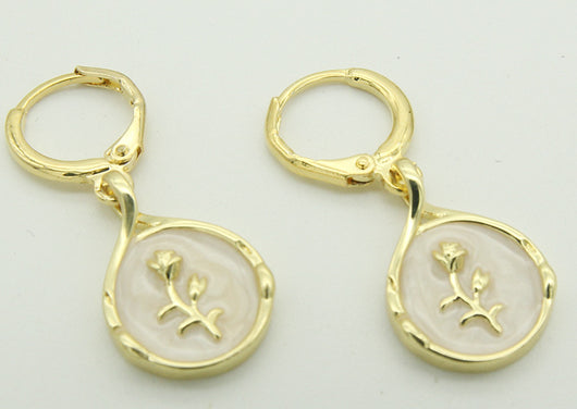 Aretes de Gota con Incrustación de Concha y Rosa - Image 3