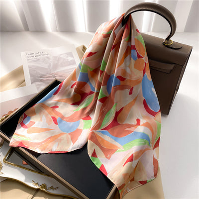 Pañuelo de Seda con Estampado Graffiti para Mujer - Image 8