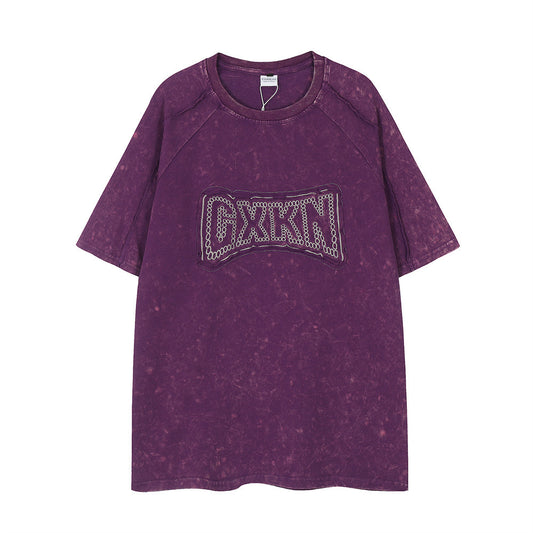 Camiseta Desgastada con Parche de Letras Bordadas