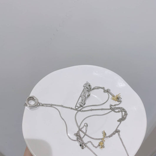 Broche Minimalista de Personalidad Fría - Accesorio Versátil para Looks Modernos - Image 6