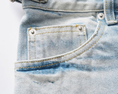 Shorts de Mezclilla Desgastados con Cortes y Detalles Felino - Image 13