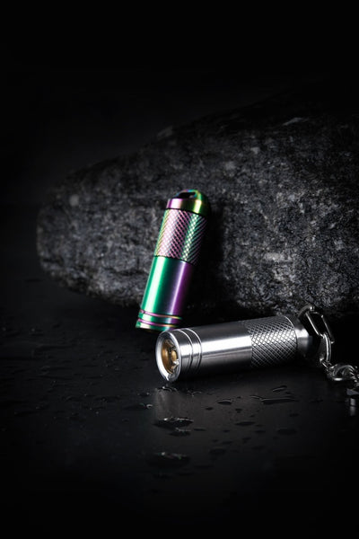 Linterna LED Recargable Ultracompacta en Titanio - Image 7