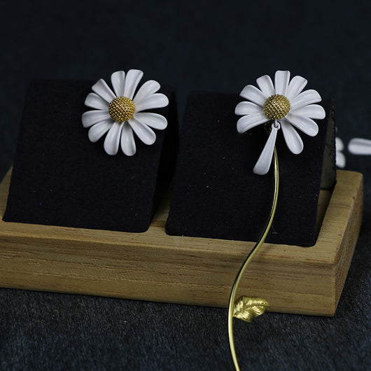 Aretes de Margarita Delicados - Conjunto de Joyería Floral - Image 16