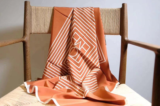 Pañuelo de Seda con Rayas para Mujer - Image 8