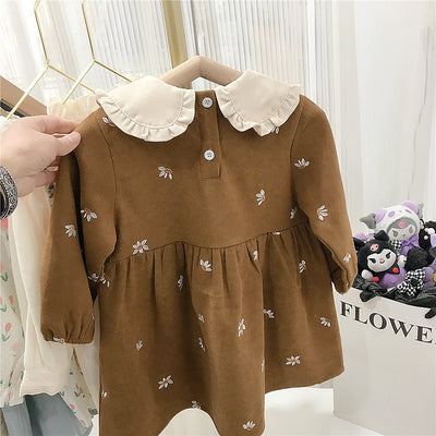 Vestido Infantil Elegante con Cuello de Encaje