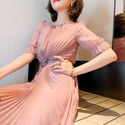 Vestido Elegante con Pliegues y Detalle Floral en la Cintura - Image 23