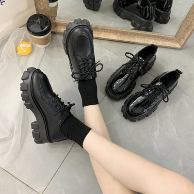 Zapatos Plataforma Estilo Universitario en Cuero Negro - Image 9
