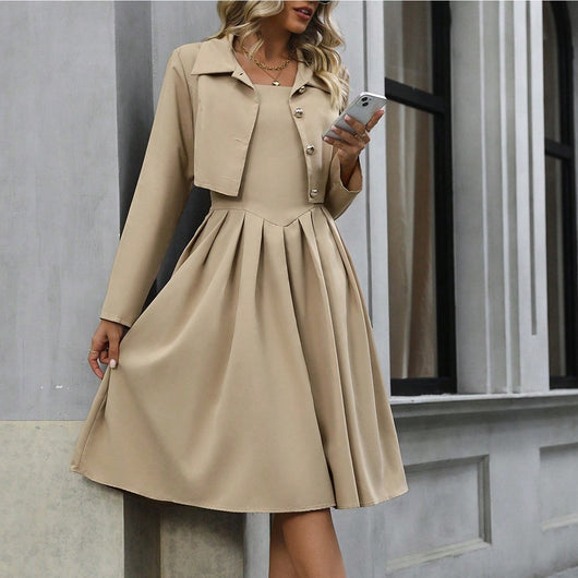 Conjunto Elegante: Blusa con Botones y Falda Plisada