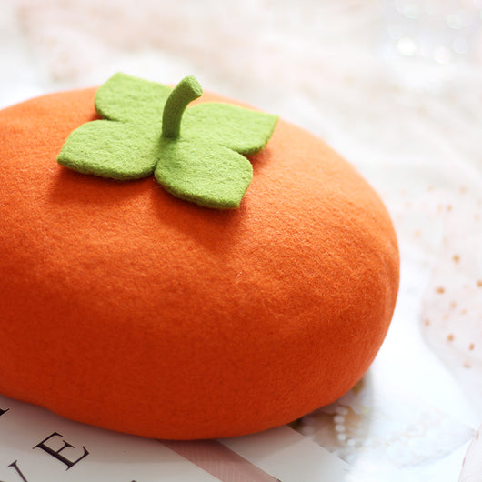 Gorro de Lana Artesanal para Mujer con Diseño Frutal Creativo - Image 3