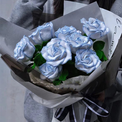 Rosa Tailandesa Tejida a Mano con Borde Azul