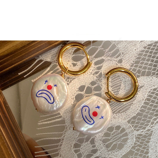 Aretes de Perla Barroca con Expresiones Emocionales Dibujadas a Mano - Image 3