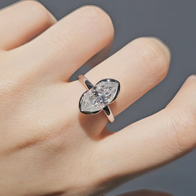 Anillo de Moissanita Marquesa de 3 Quilates con Semihalo - Image 8