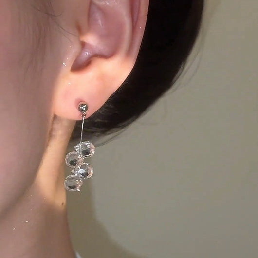 Aretes de Cristal con Borla Plateada - Diseño Minimalista y Elegante - Image 4