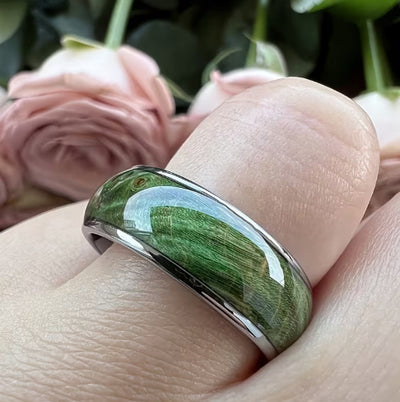 Anillo para Hombre con Veta de Madera Verde Elegante - Image 6