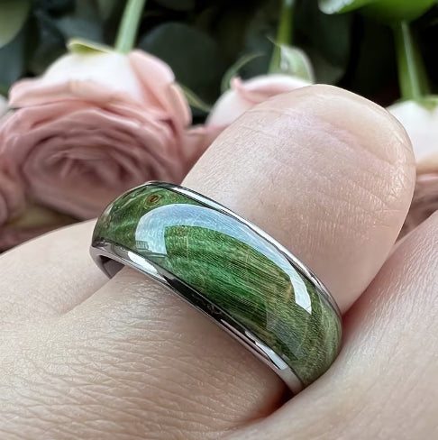 Anillo para Hombre con Veta de Madera Verde Elegante - Image 6
