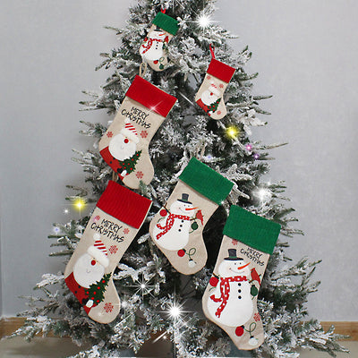 Calcetines Navideños Artesanales de Tela con Decoración Creativa - Image 13