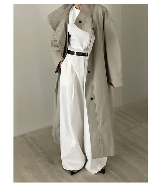 Gabardina Larga de Cuello Alto con Diseño Versátil y Elegancia Contemporánea - Image 24