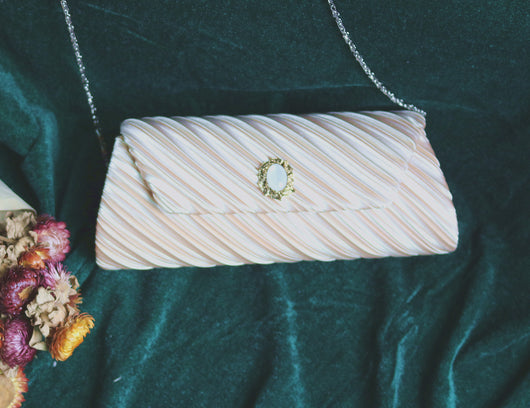 Bolso Vintage Crossbody con Cadena de Perforación y Asa de Mano - Image 9