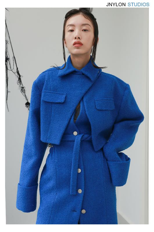 Abrigo Azul Klein Hombros Anchos Cintura Deconstruida para Mujer - Image 10