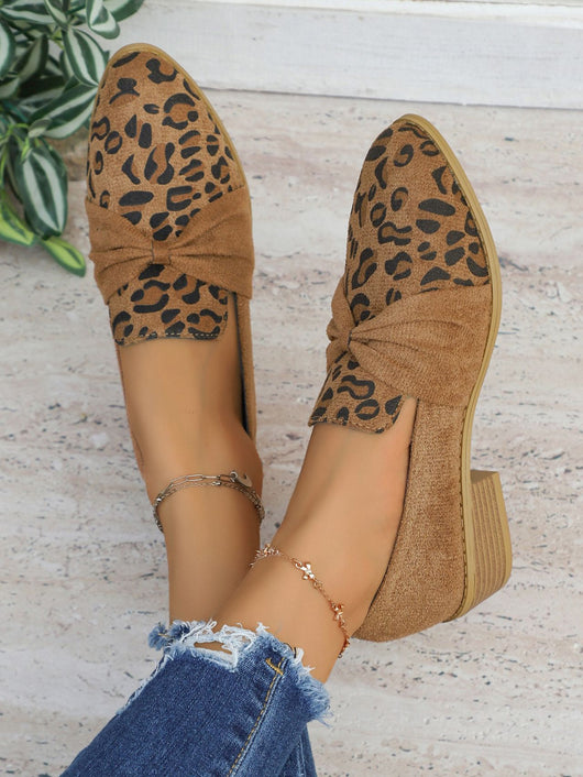 Zapatos de Tacón Grueso para Mujer con Cadena Metálica y Punta Redonda - Image 9