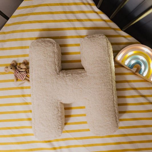 Almohada de Letras en Lana Merino para Niños - Comodidad y Descanso Suave