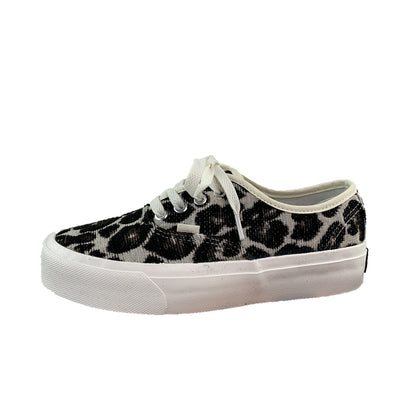 Tenis Casuales con Estampado de Leopardo Coreano en Negro y Blanco - Image 9