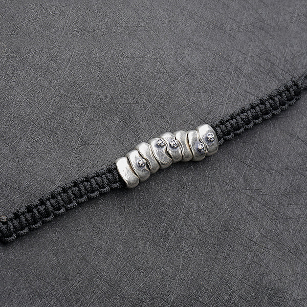Pulsera Táctica de Paracord Plateado con Diseño Calavera