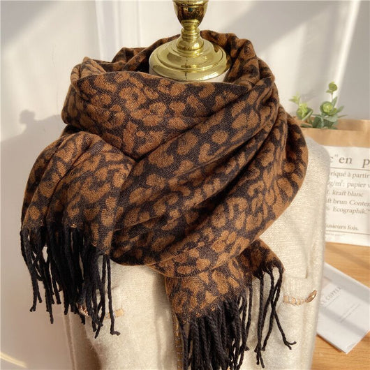 Chal Grueso Cálido con Estampado Leopardo - Image 10