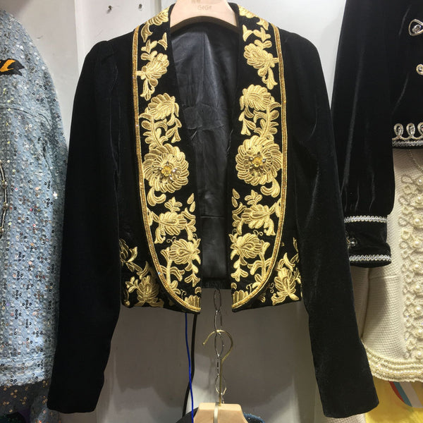 Abrigo Corto Negro Estilo Court con Flores Bordadas