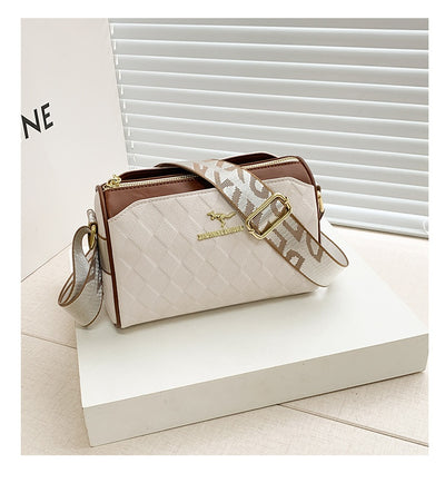 Bolsa Mensajera de Cuero con Detalles en Relieve - Elegancia Minimalista - Image 10